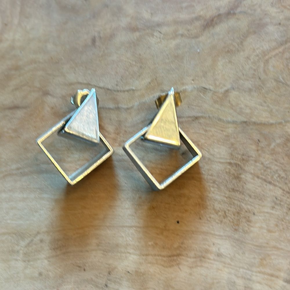 Fun Geometric Earrings - Picture 3 of 4